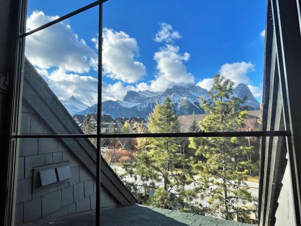 Renovated Chalet At Mystic Springs, Mountain Views, Pets Welcome! Canmore Exteriér fotografie