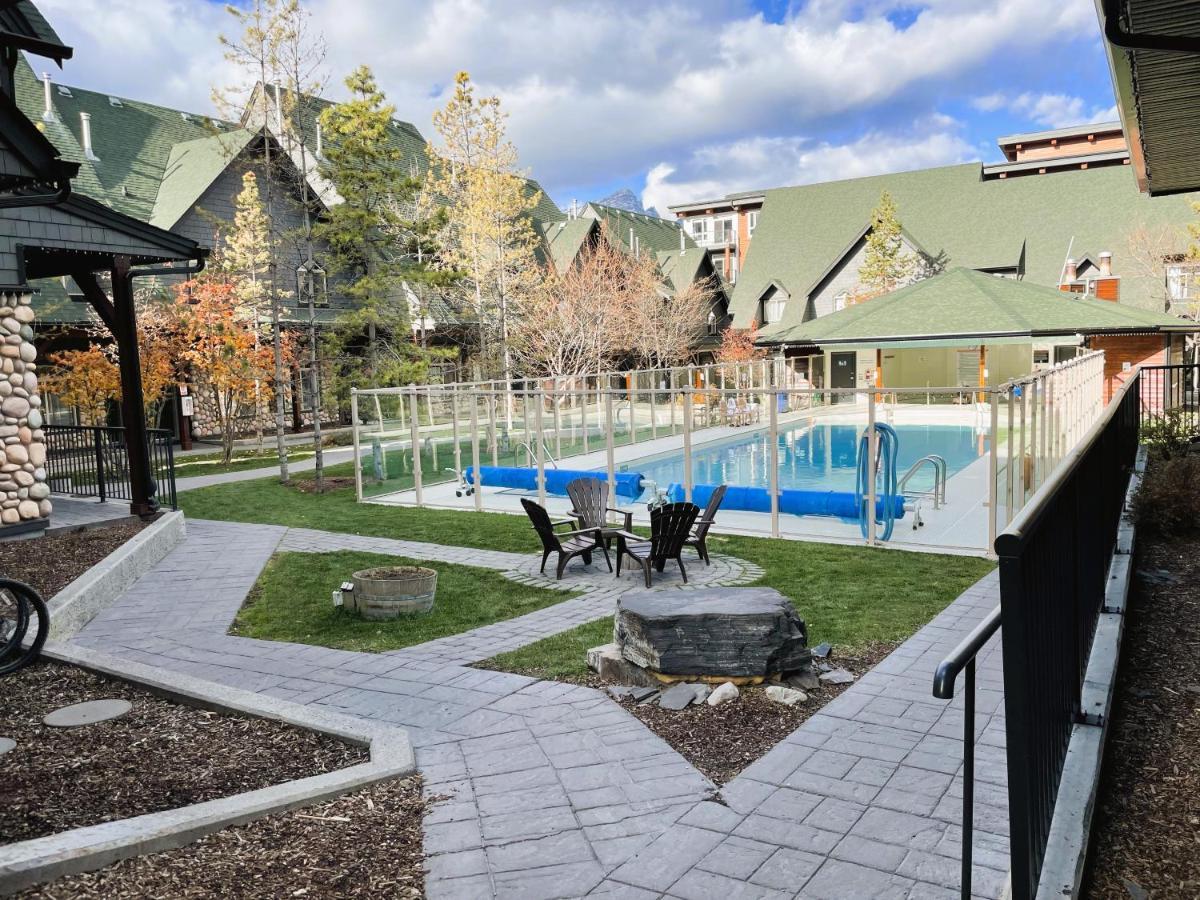 Renovated Chalet At Mystic Springs, Mountain Views, Pets Welcome! Canmore Exteriér fotografie
